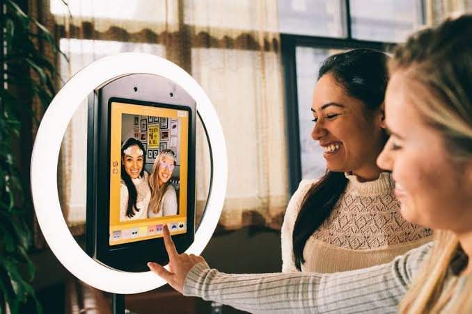 How to Choose the Right Photobooth for Your Wedding